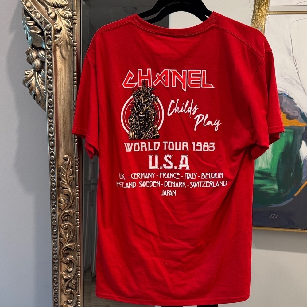 CHANEL Red Graphic Tour T-Shirt - Picture 5 of 5